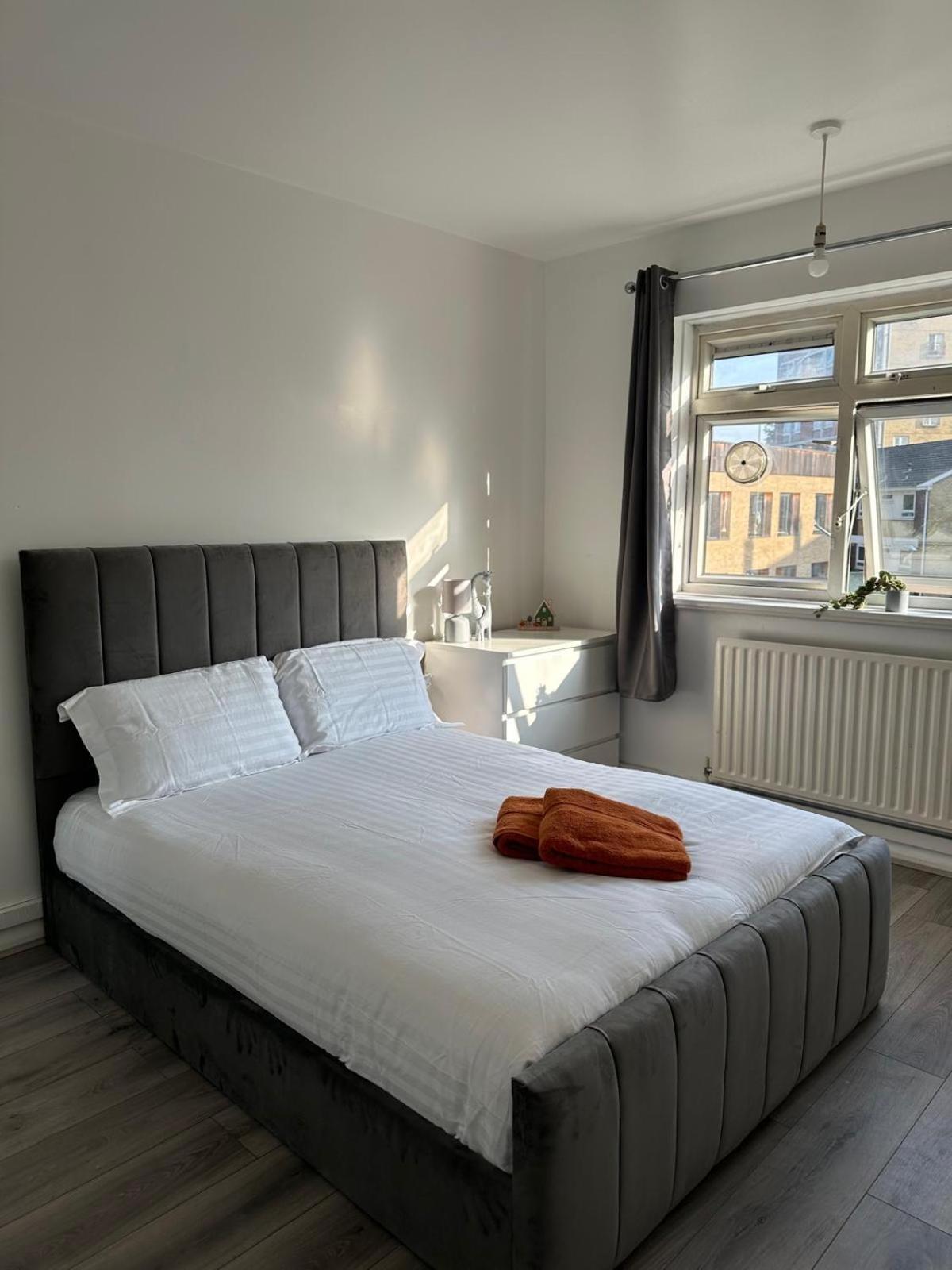 Modern Room In A 4 Bedroom Flat In London, Shared Bathroom! エクステリア 写真