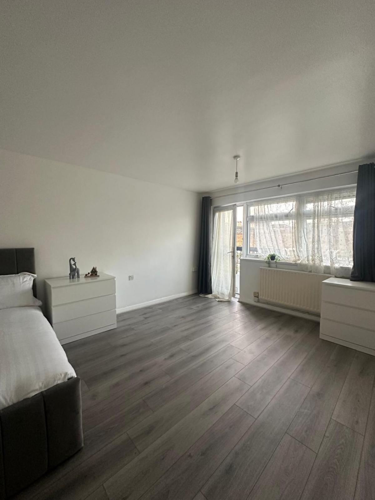 Modern Room In A 4 Bedroom Flat In London, Shared Bathroom! エクステリア 写真